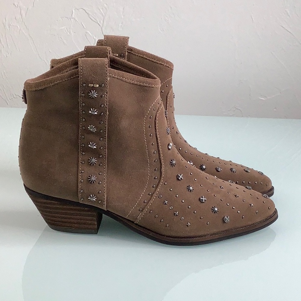 Sam Edelman Brian Metal studs Suede Taupe Western Ankle Booties size 6 NWOT